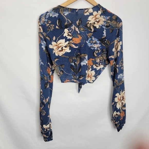 𝅺SKY and Sparrow Floral Front Tie Crop Long Sleeve - Picture 9 of 14